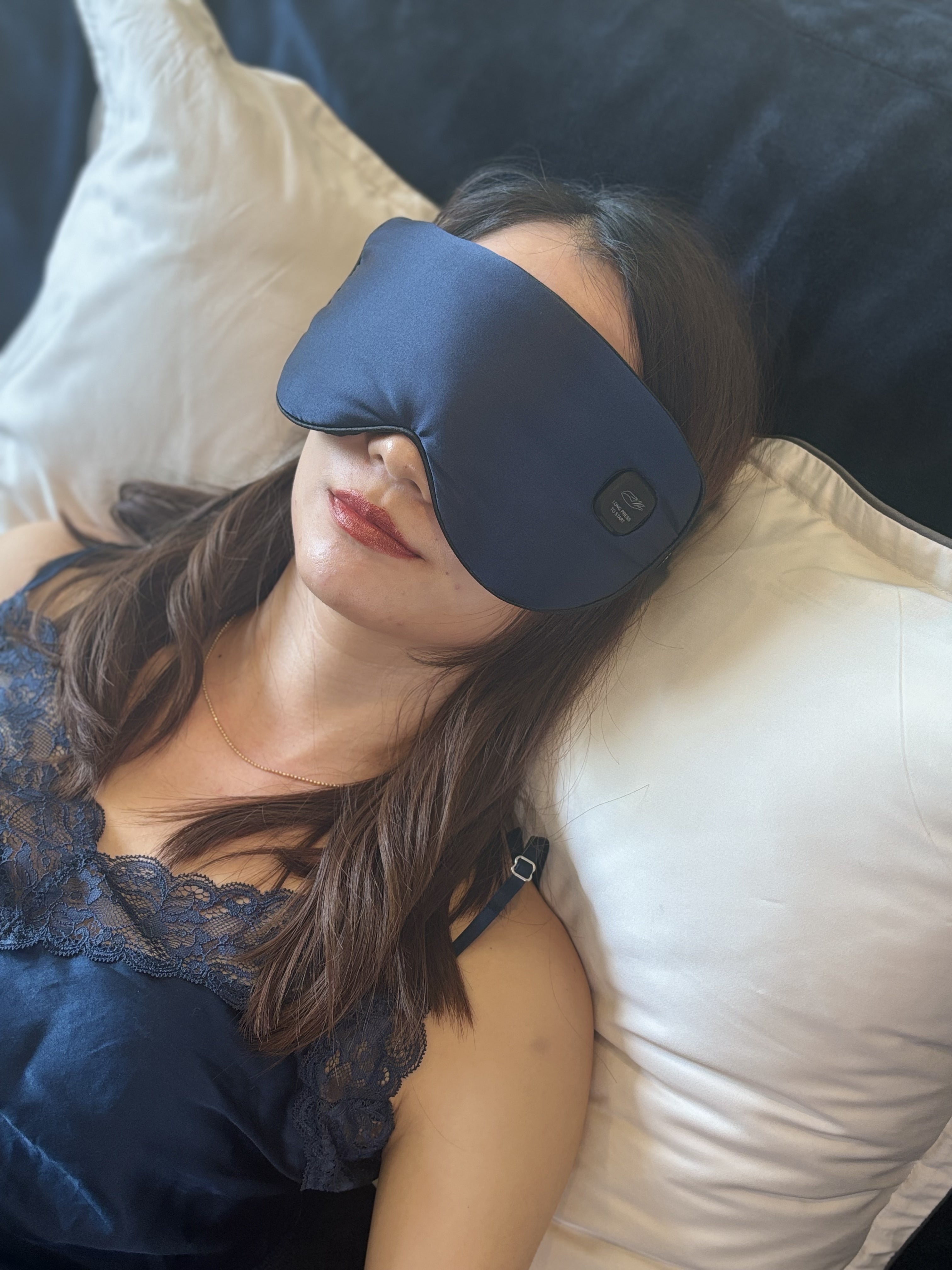 omoi heated silk eye mask / navy