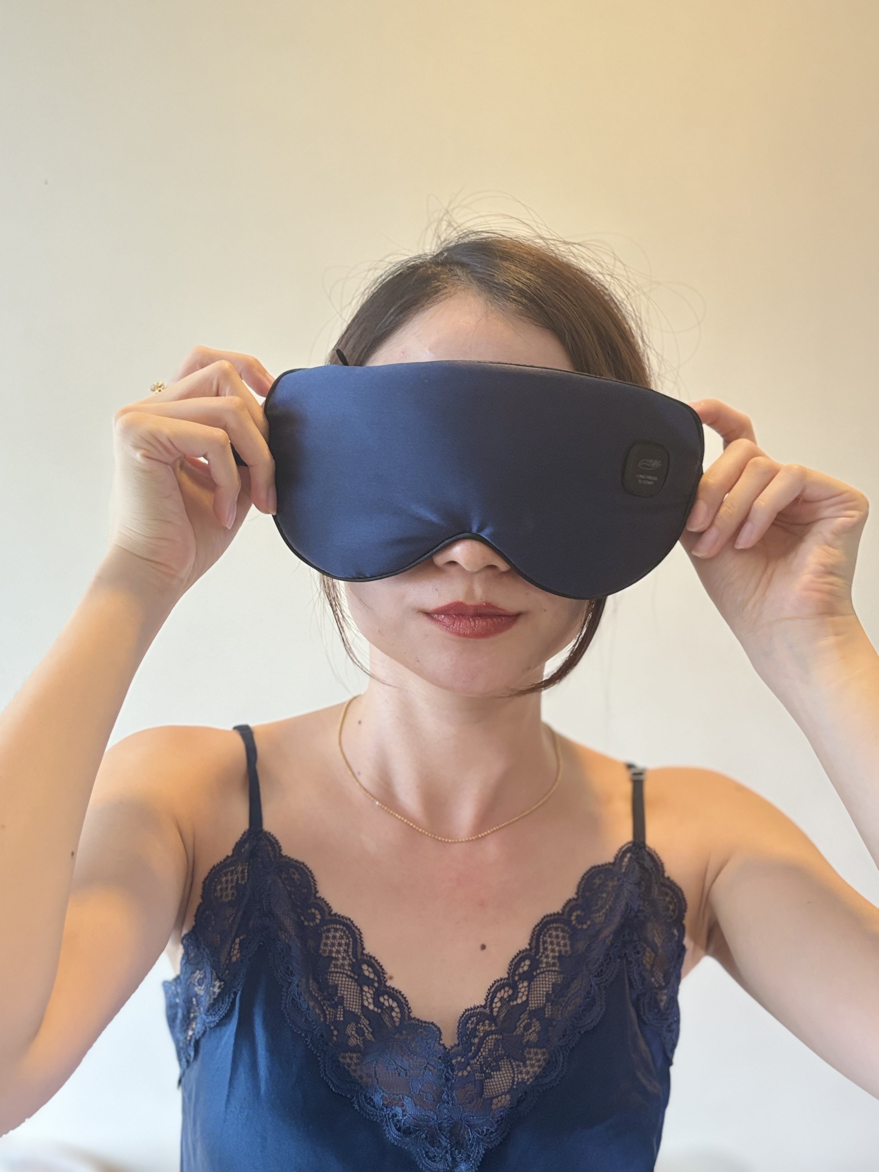 omoi heated silk eye mask / navy