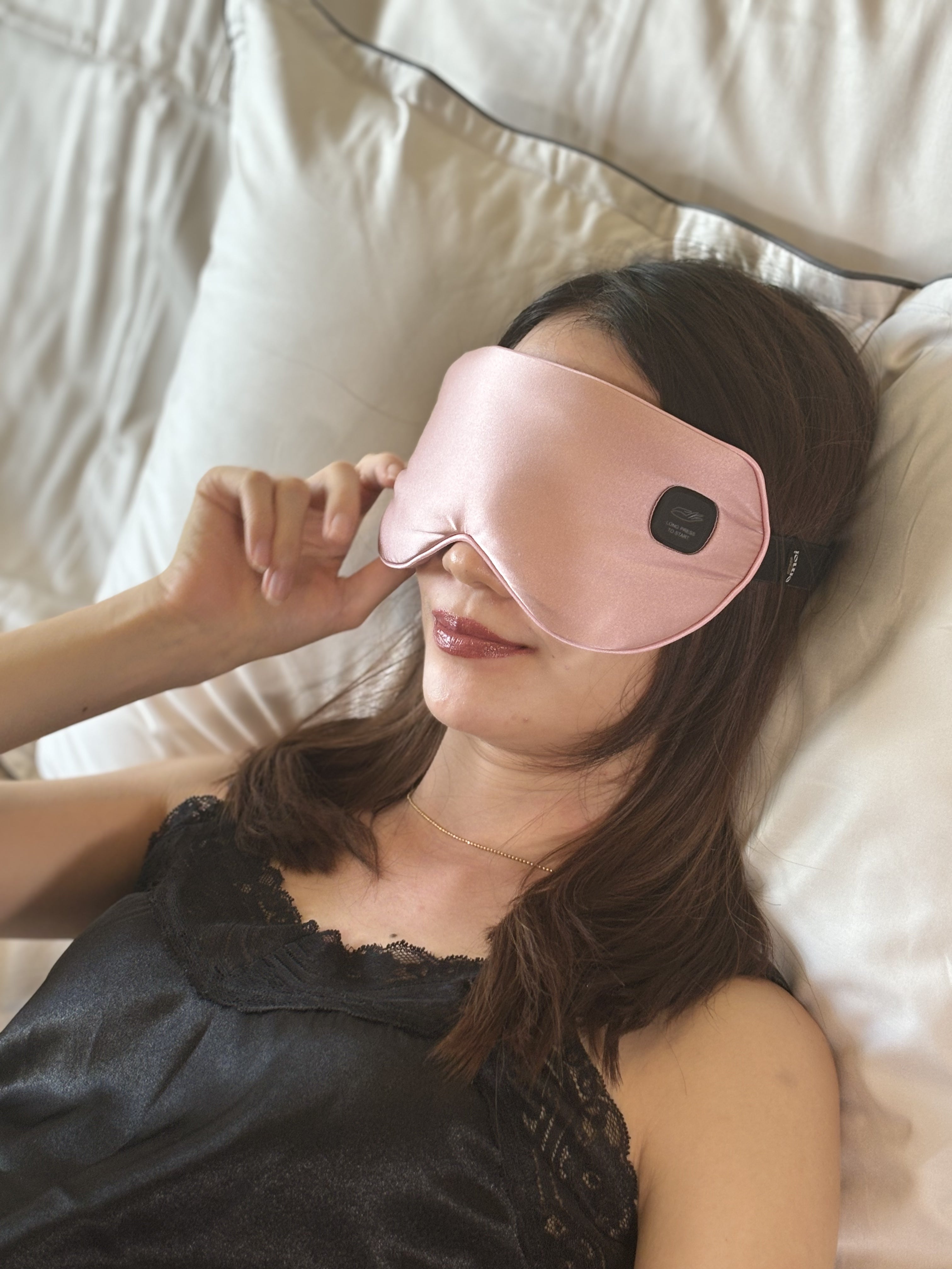 omoi heated silk eye mask / sakura pink