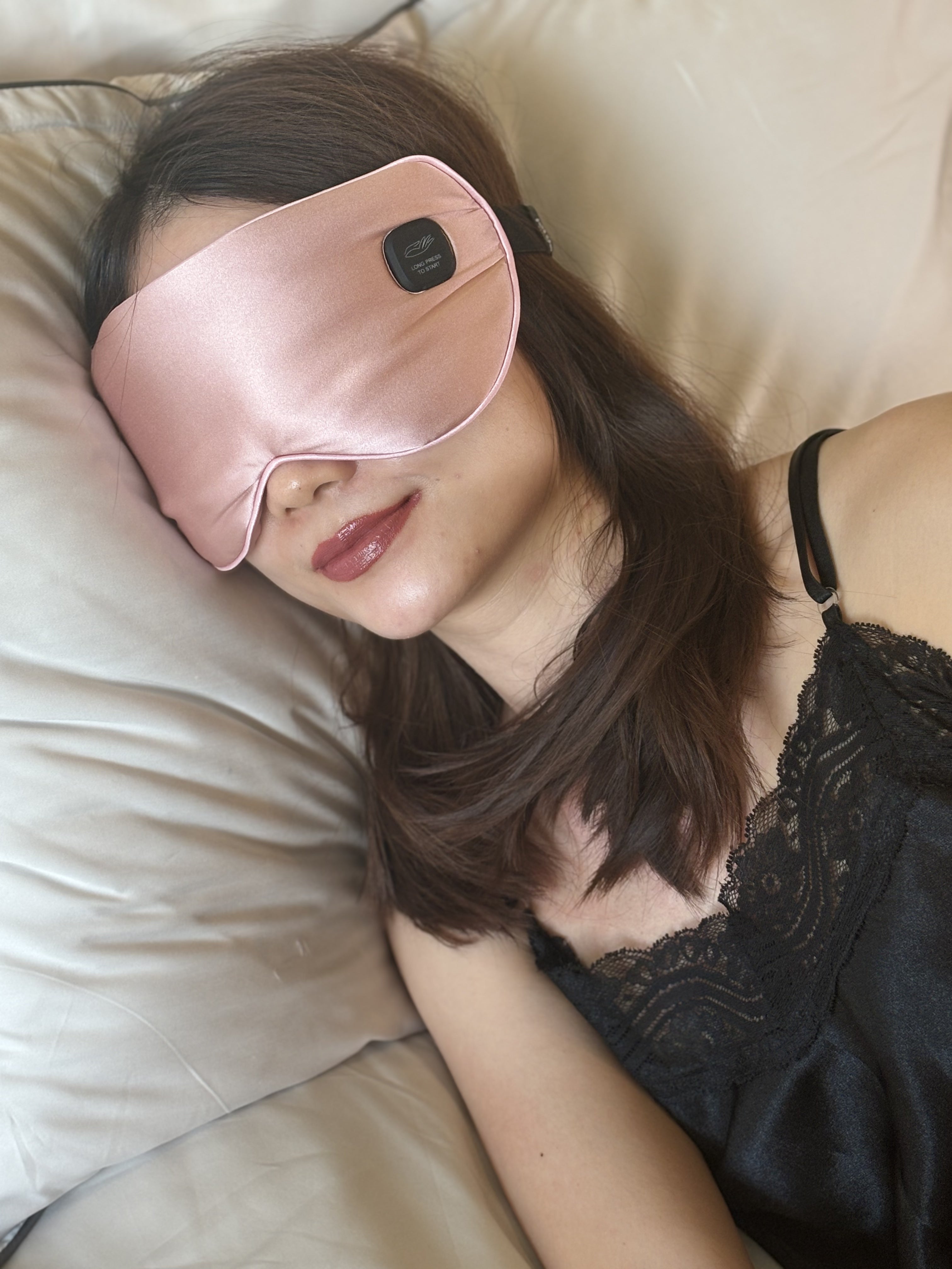 omoi heated silk eye mask / sakura pink