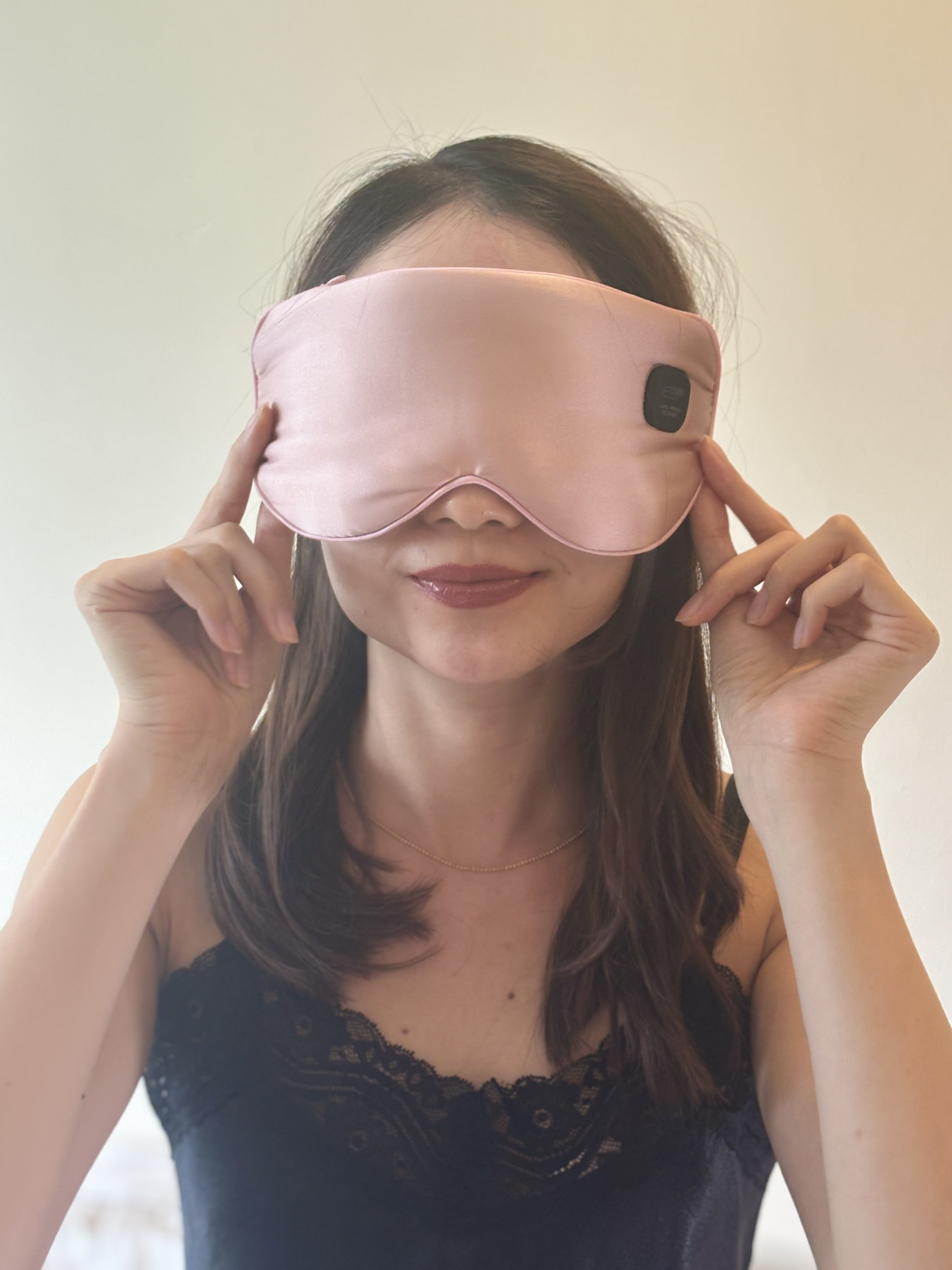 omoi heated silk eye mask / sakura pink